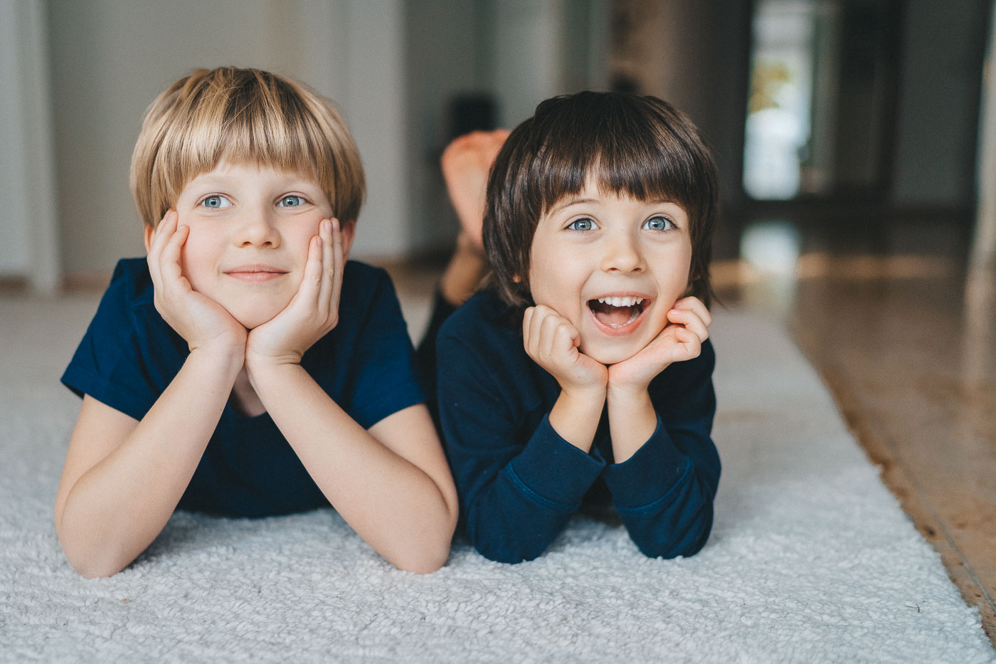 Sibling photoshoot Munich - natural portraits of children