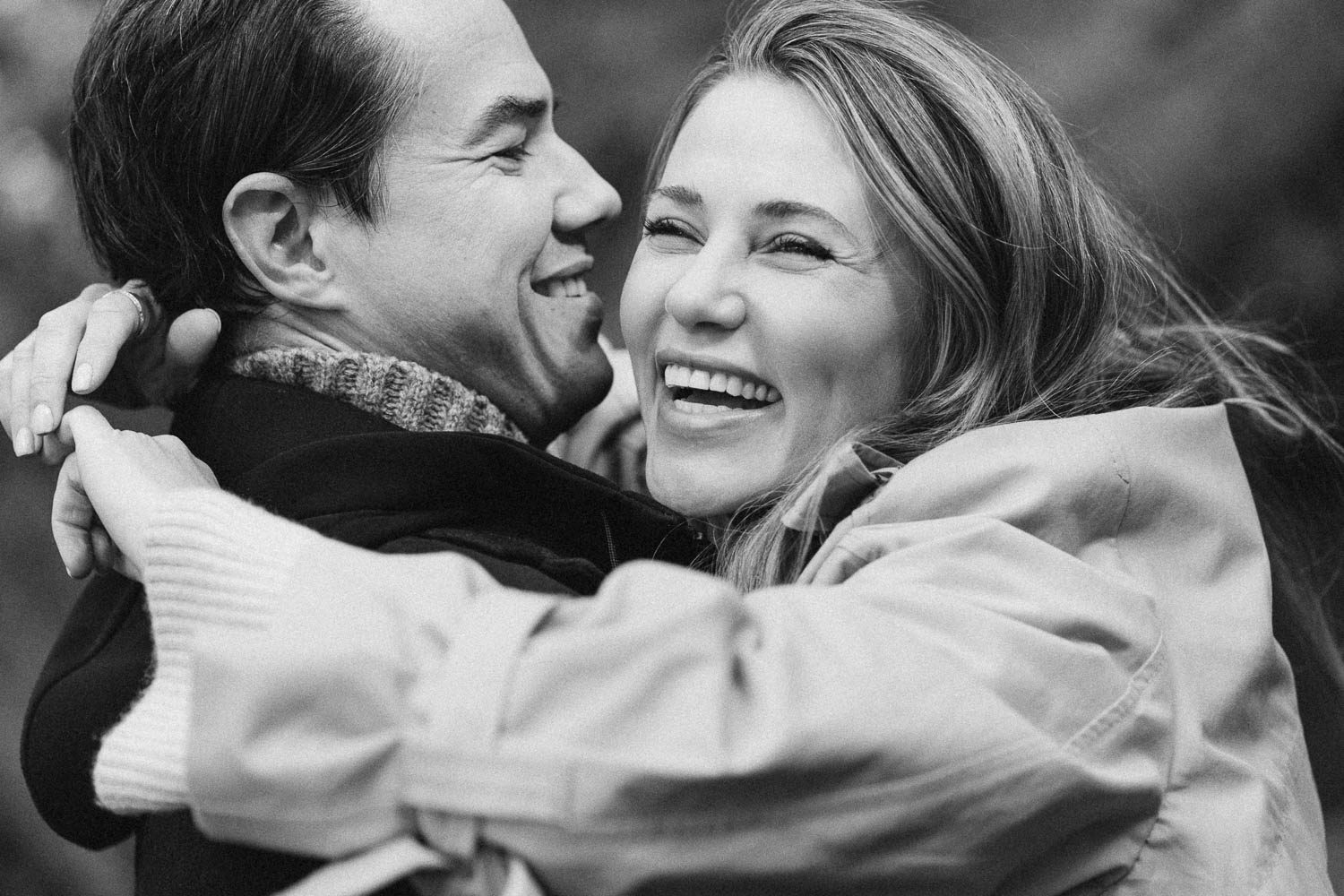 Natural couple photographer Munich - unposed couple photography