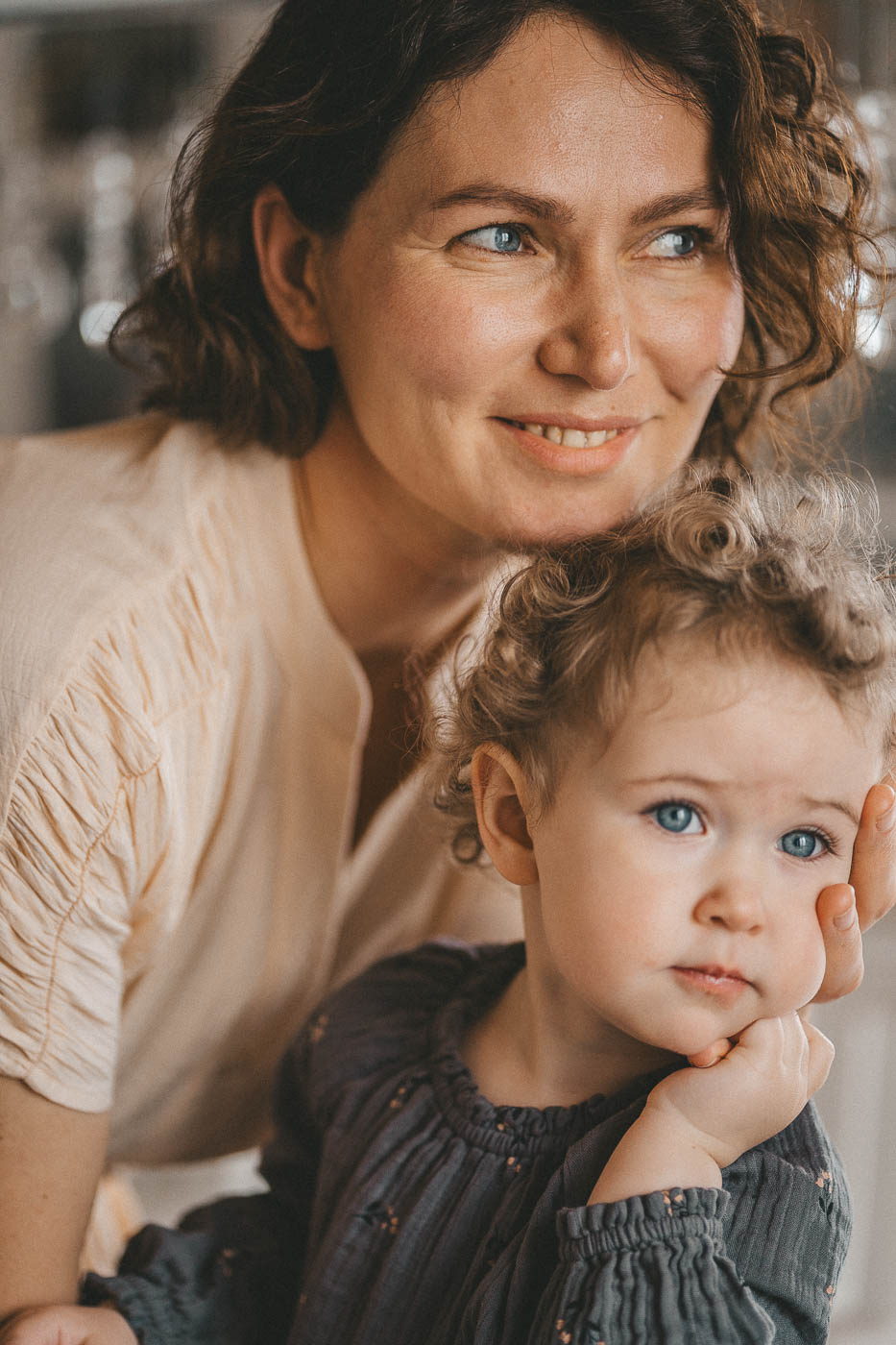 Mother daughter photographer Munich - natural family portraits