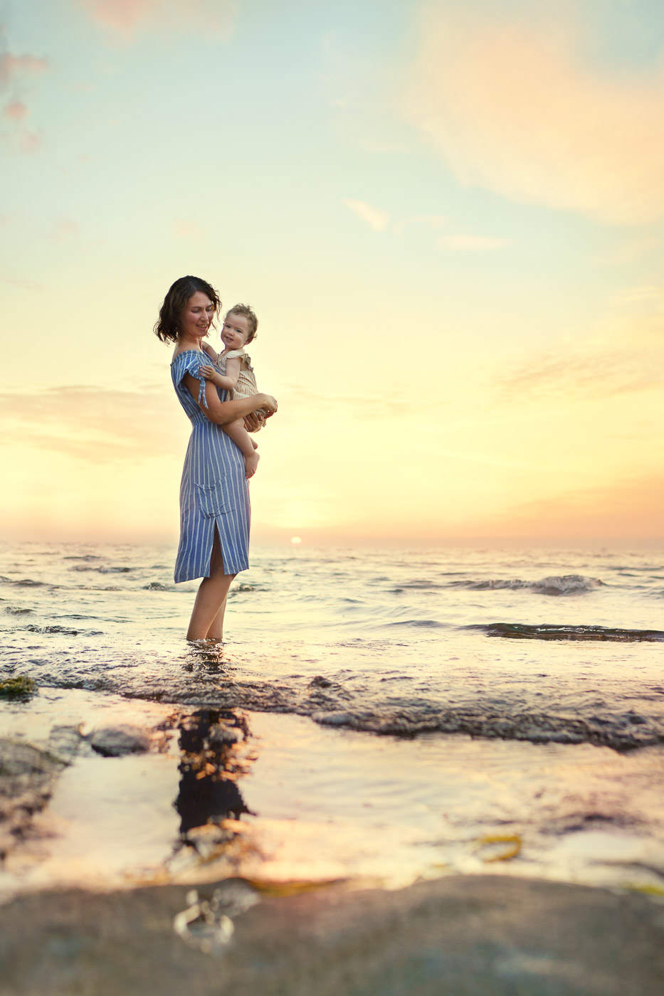 Family vacation photographer - natural mother and child photography