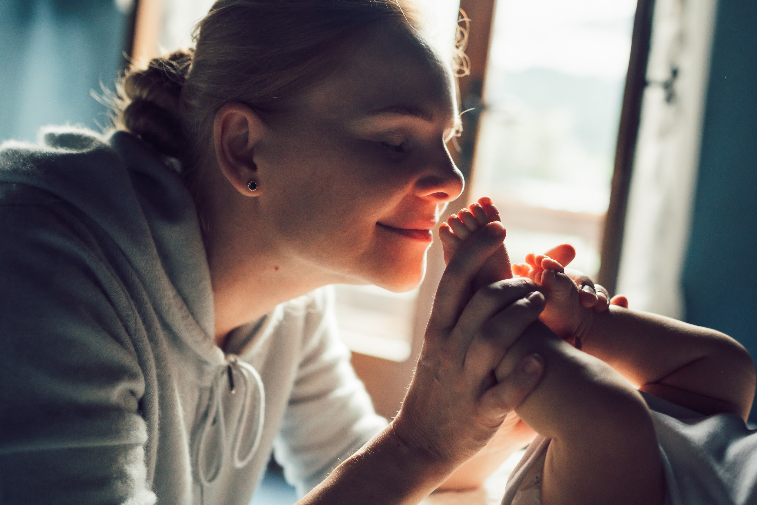 Newborn photoshoot Munich - natural mother and baby photography