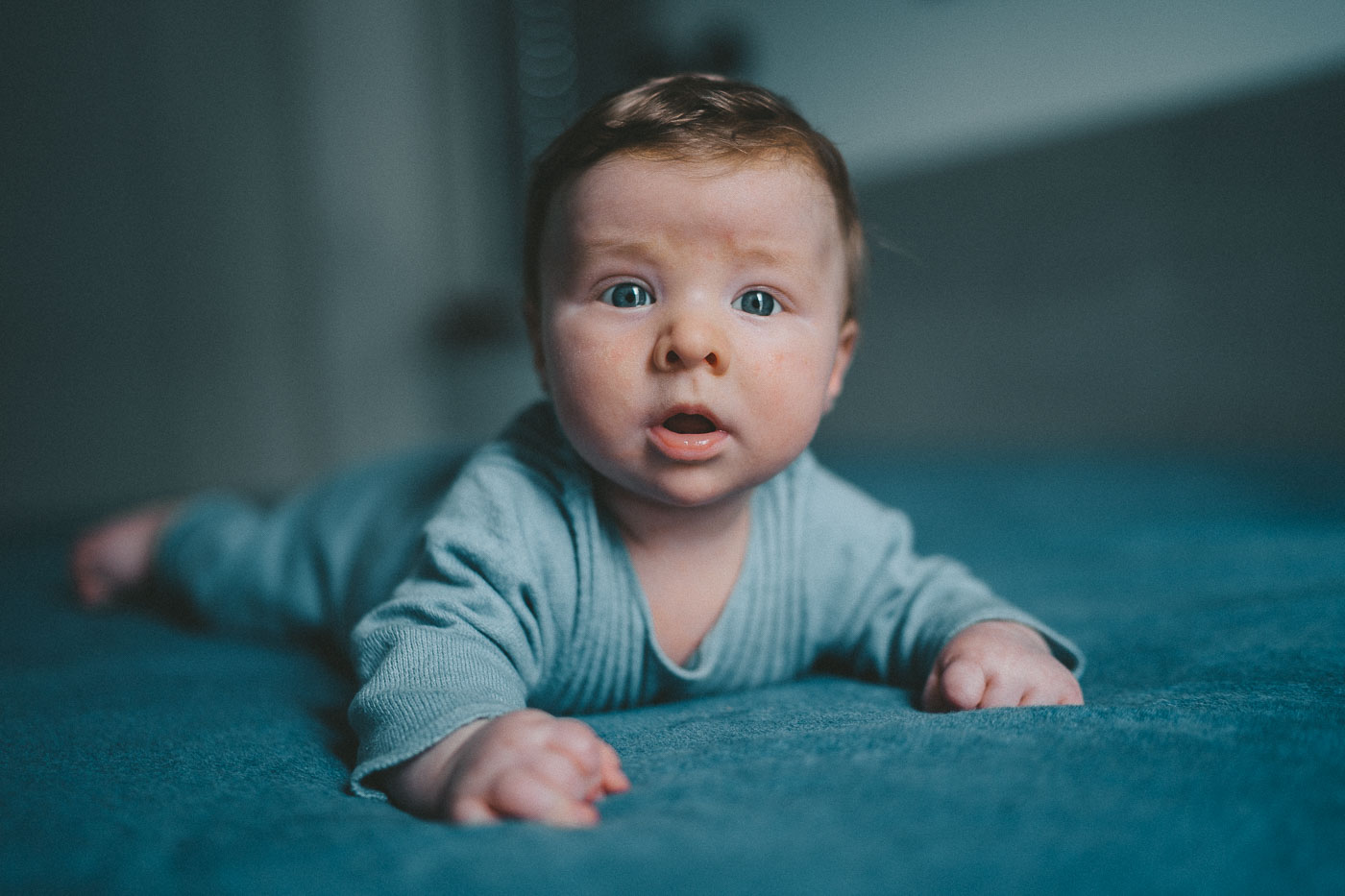 Baby photographer Munich - natural newborn photos at home