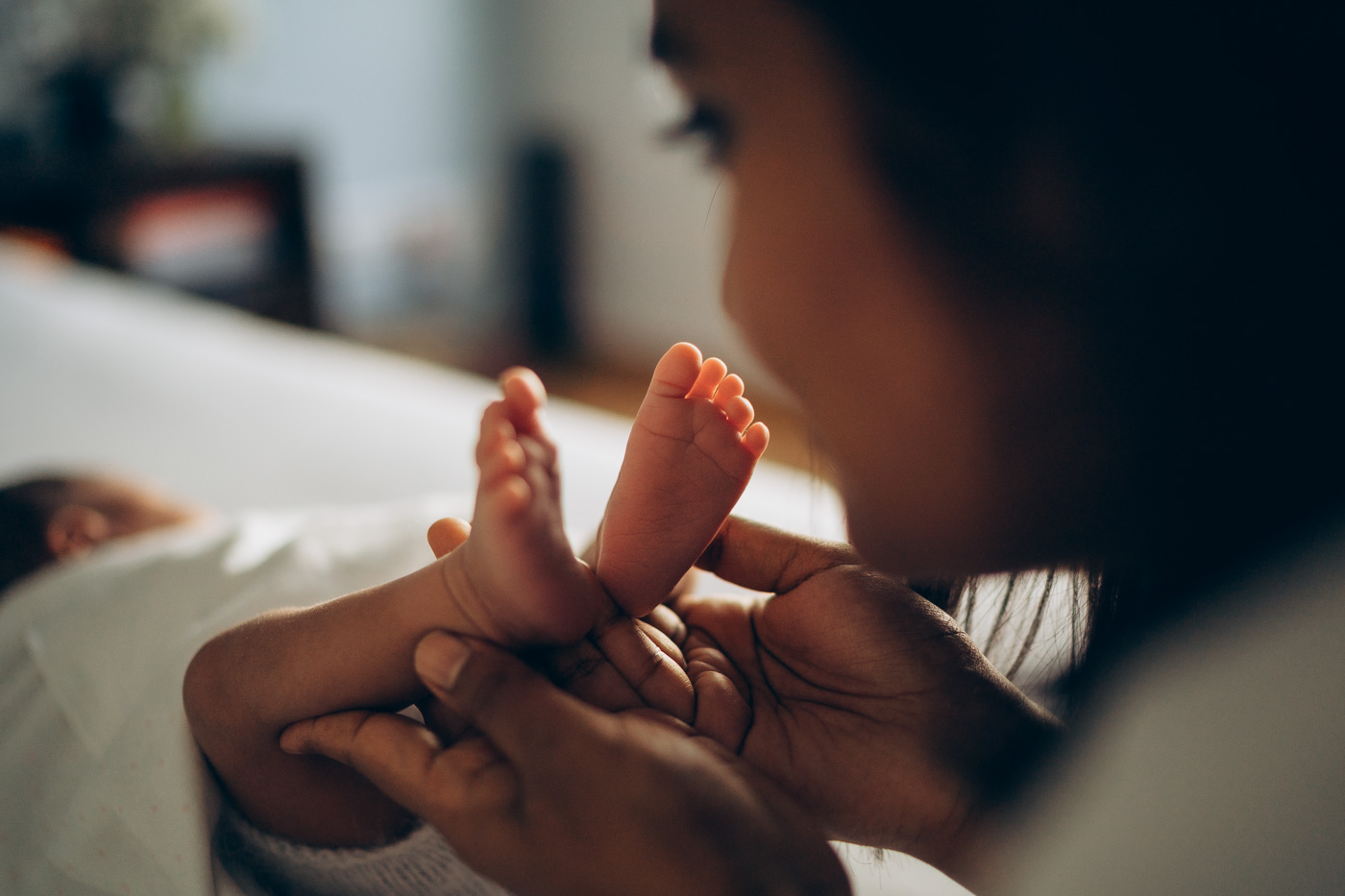 Mother and baby photoshoot Munich - natural newborn photography
