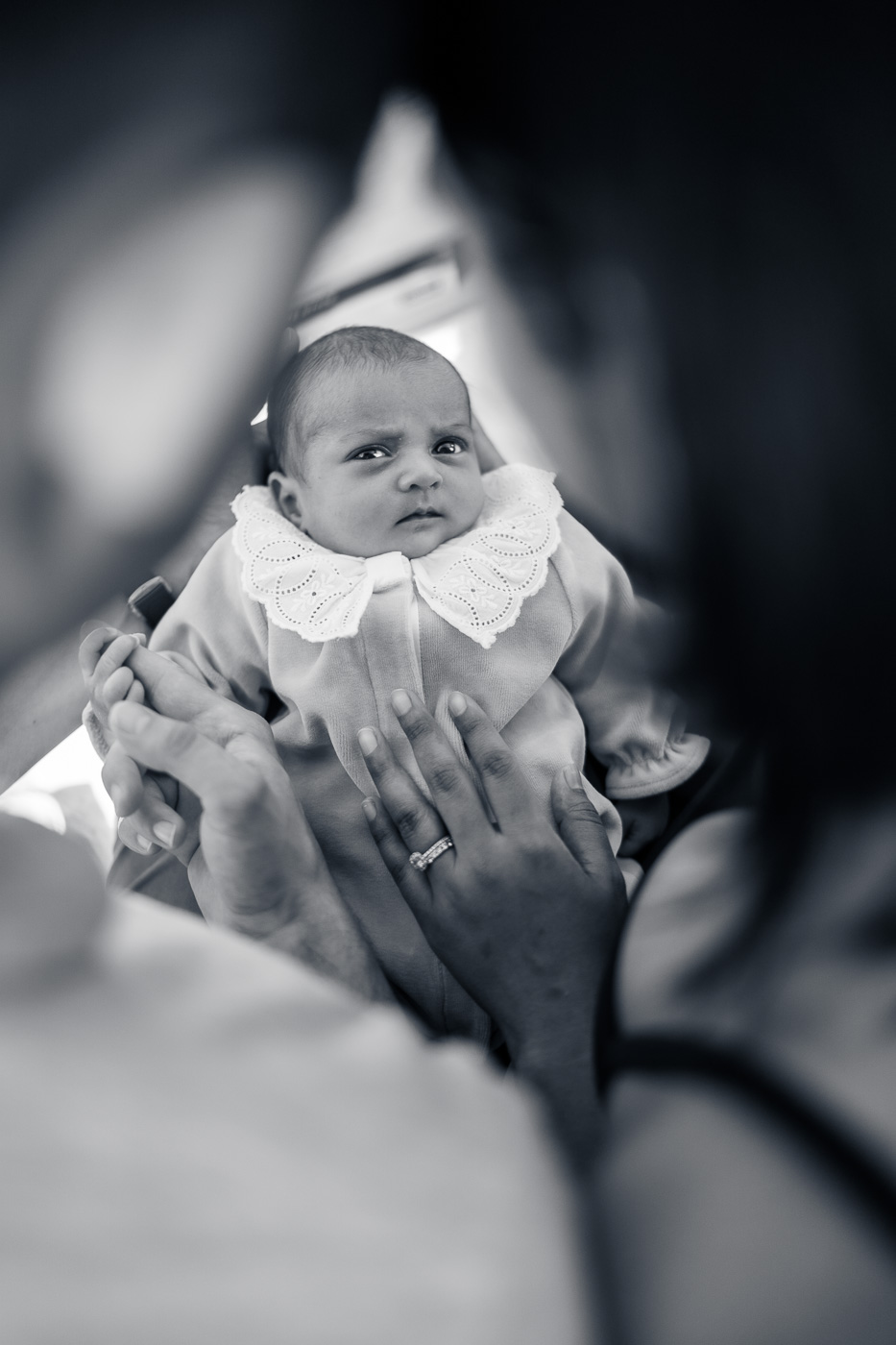 Black and white newborn photographer Munich - natural baby portraits