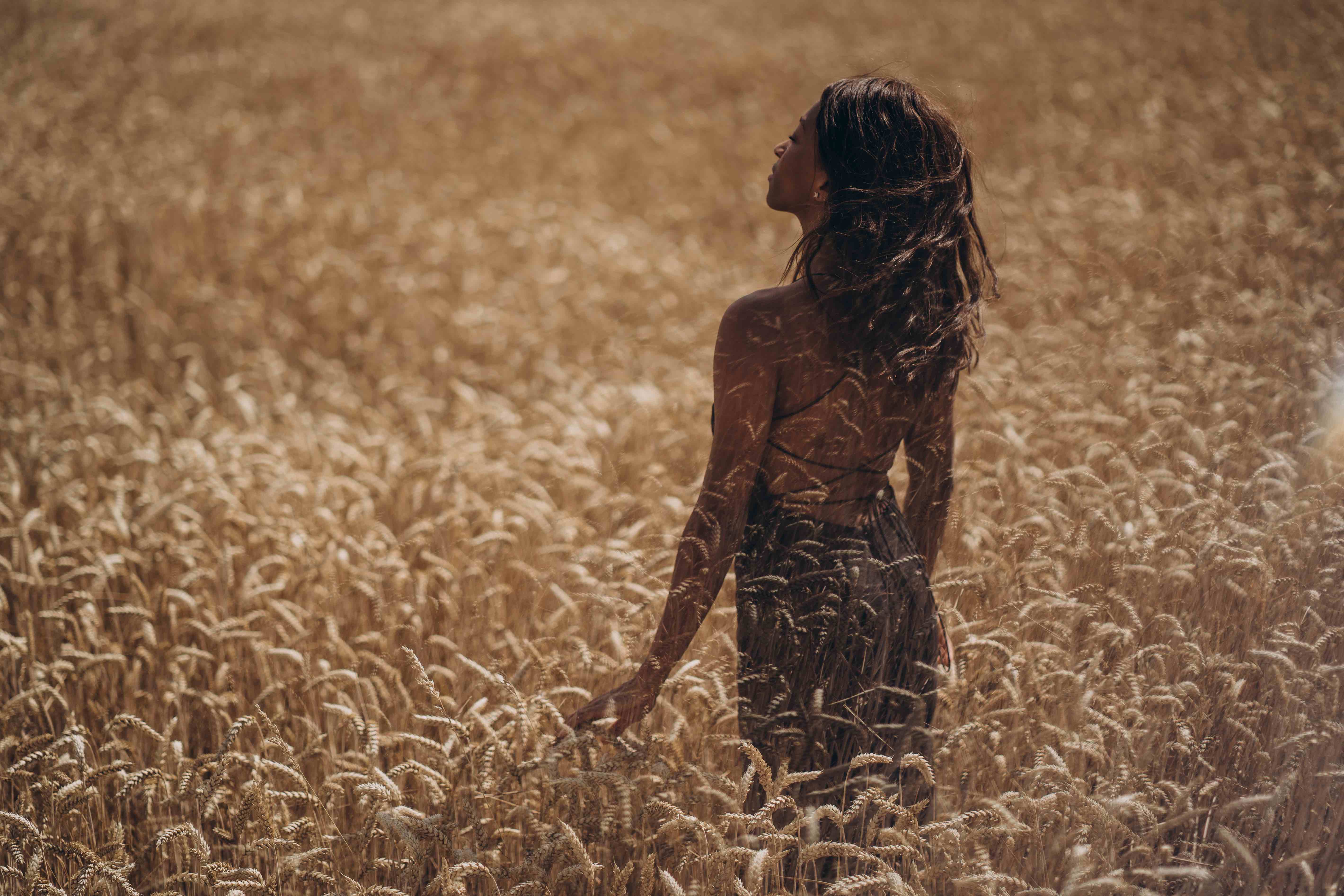 Cinematic photographer Munich - dramatic female portrait photography
